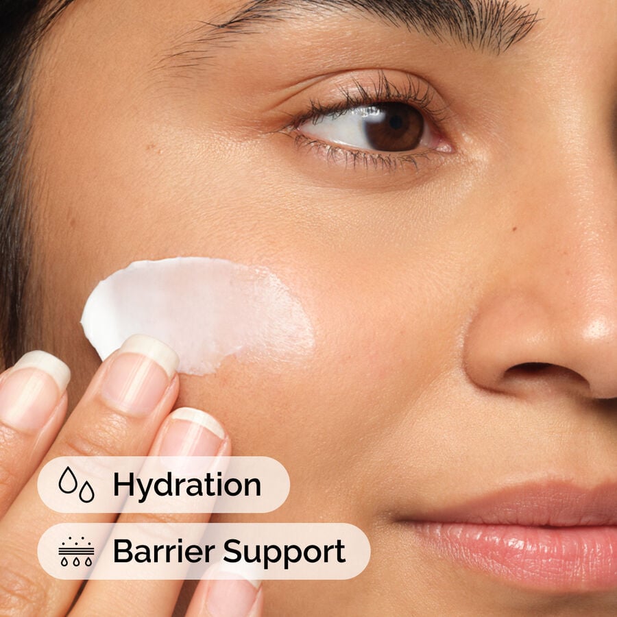 natural-moisturizing-factors-ha-j7 ord-natural-moisturizing-factors-ha-model-application-with-benefits.jpg